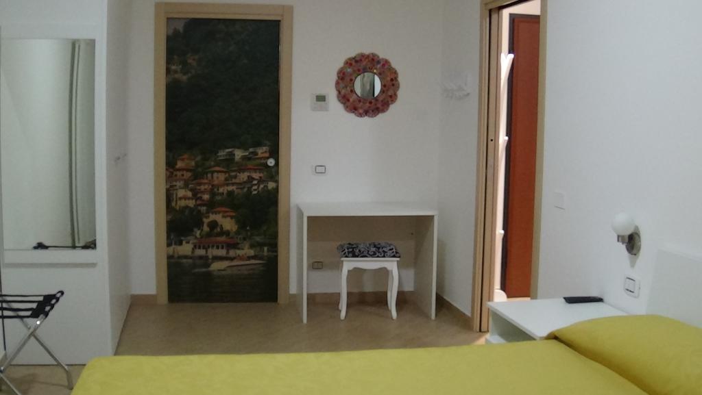 Residence Santabbondio Como Room photo